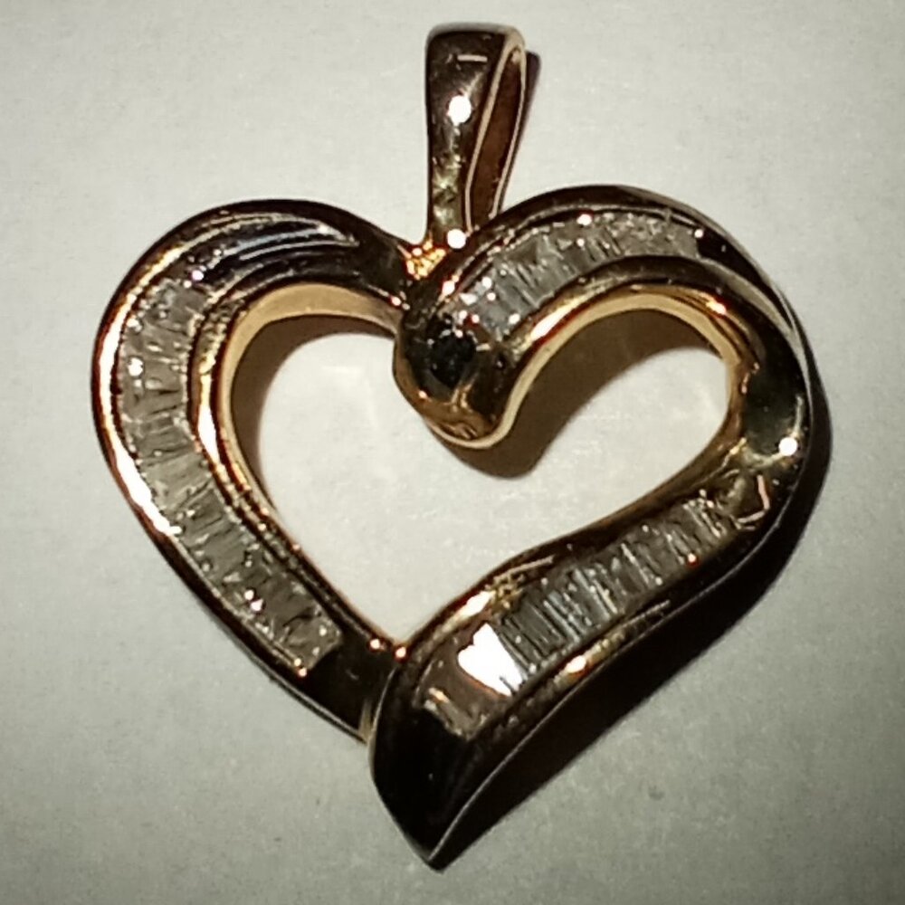 Finely Crafted 10Kt Yellow Gold Baguette Diamond Open Heart Pendant